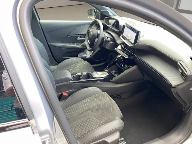 Peugeot 208 Essence 130ch EAT8 GT