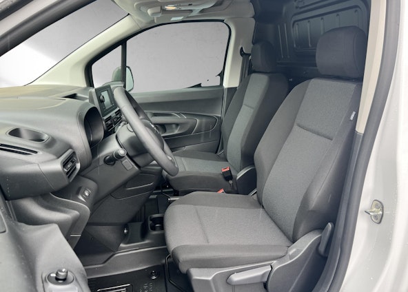 Vehicle image 4 Vehicle image 4