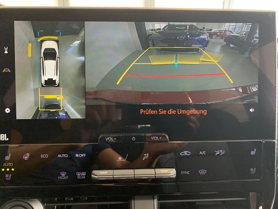 Vehicle image 17 Vehicle image 17