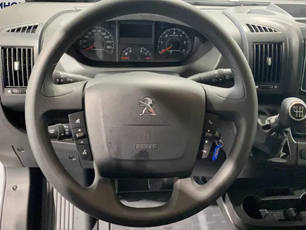 Peugeot Boxer Kaw. 330 L2H2 2.2 BlueHDi 120 PS