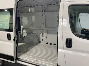 Peugeot Boxer Kaw. 330 L2H2 2.2 BlueHDi 120 PS