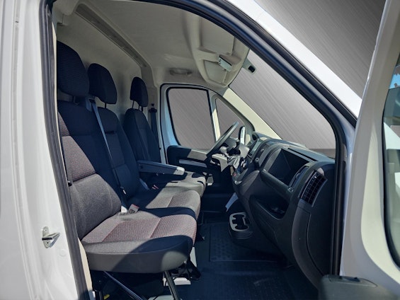 Vehicle image 14 Vehicle image 14