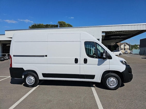 Vehicle image 27 Vehicle image 27