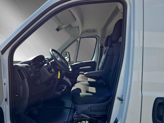 Vehicle image 8 Vehicle image 8