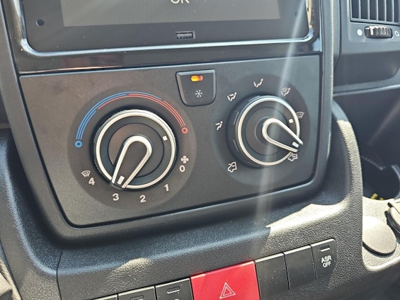 Vehicle image 17 Vehicle image 17