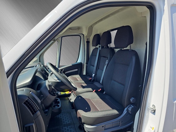 Vehicle image 9 Vehicle image 9