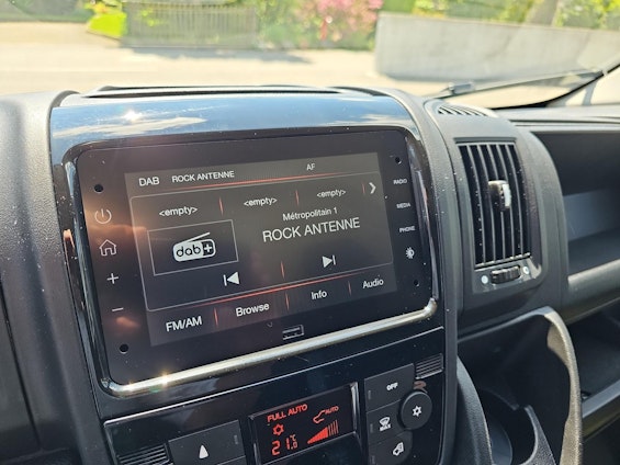 Vehicle image 17 Vehicle image 17