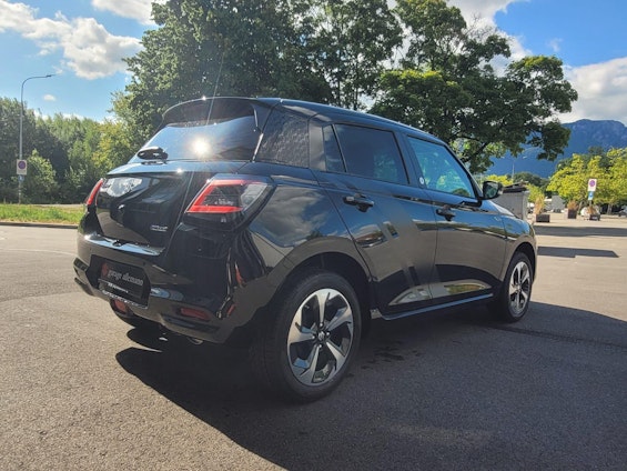 Vehicle image 3 Vehicle image 3