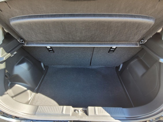 Vehicle image 6 Vehicle image 6