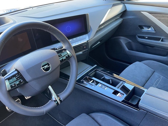 Vehicle image 4 Vehicle image 4