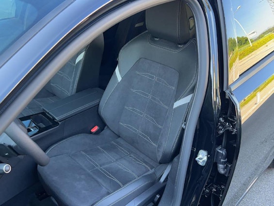 Vehicle image 10 Vehicle image 10