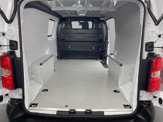 Vehicle image 8 Vehicle image 8