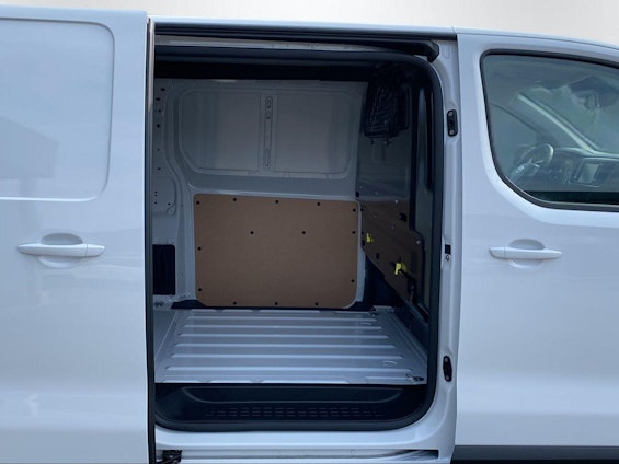 Vehicle image 10 Vehicle image 10