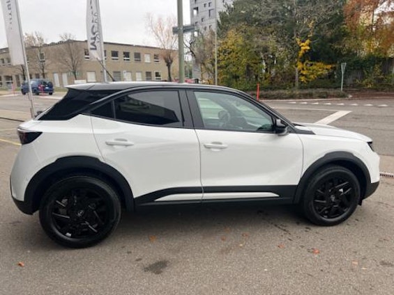 Vehicle image 4 Vehicle image 4