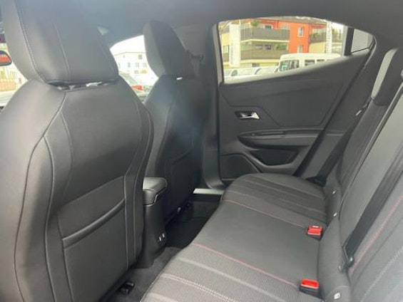 Vehicle image 6 Vehicle image 6