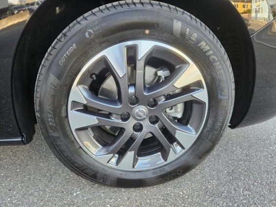 Vehicle image 5 Vehicle image 5