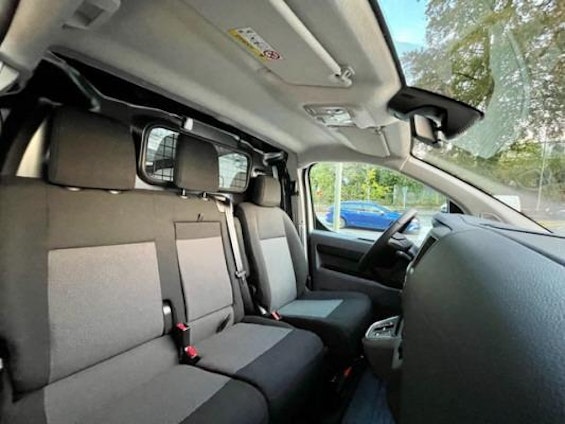 Vehicle image 9 Vehicle image 9