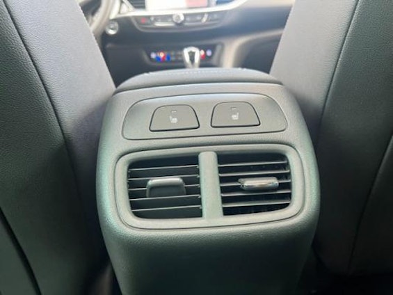 Vehicle image 6 Vehicle image 6