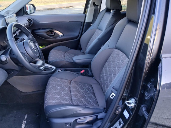 Vehicle image 8 Vehicle image 8