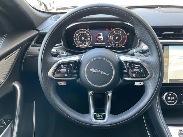 Jaguar F-Pace 3.0 D I6 R-Dynamic SE