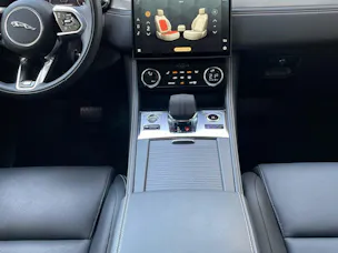 Jaguar F-Pace 3.0 D I6 R-Dynamic SE