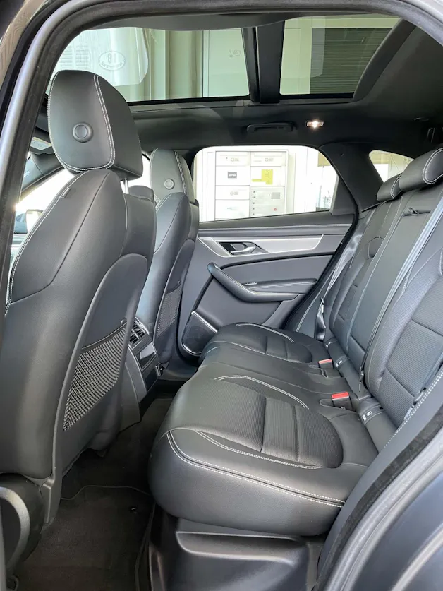 Jaguar F-Pace 3.0 D I6 R-Dynamic SE