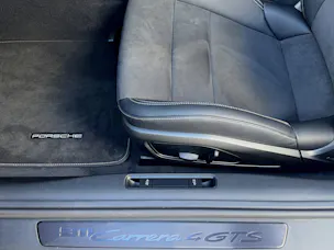 Porsche 911 Carrera 4 GTS