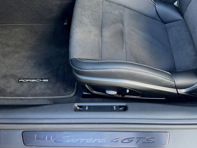 Porsche 911 Carrera 4 GTS