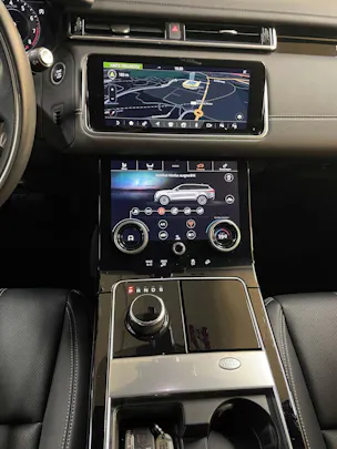 Land Rover Range Rover Velar 2.0 T P300 SE