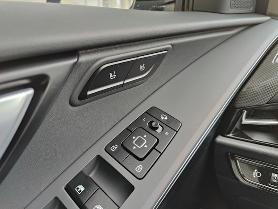 Vehicle image 14 Vehicle image 14