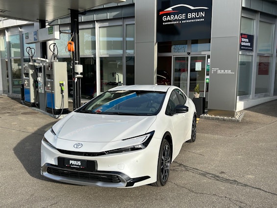 First vehicle image