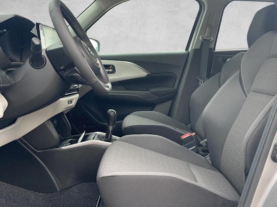 Vehicle image 4 Vehicle image 4