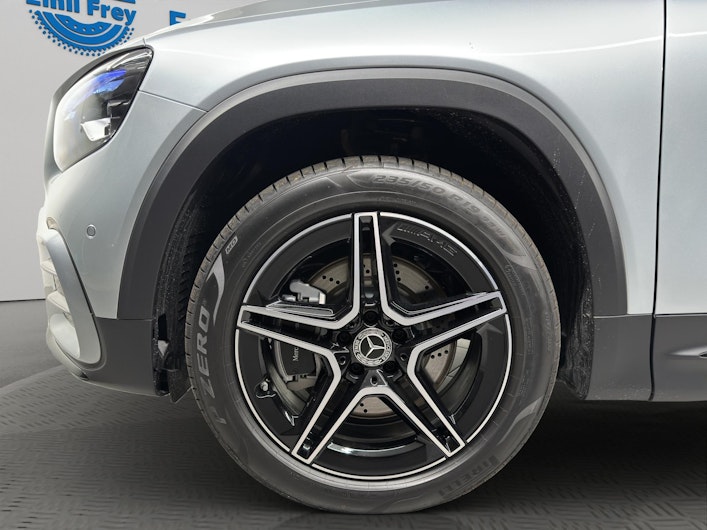 Vehicle image MERCEDES-BENZ GLB 220