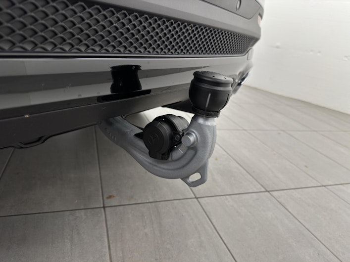 Vehicle image MERCEDES-BENZ GLB 220