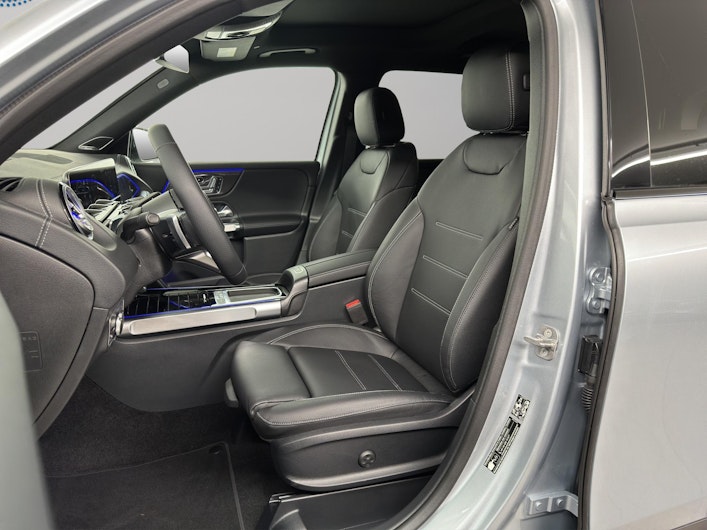 Vehicle image MERCEDES-BENZ GLB 220