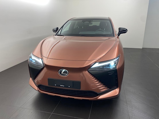 First vehicle image