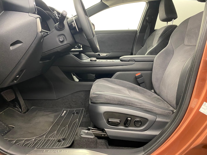 Vehicle image LEXUS RZ