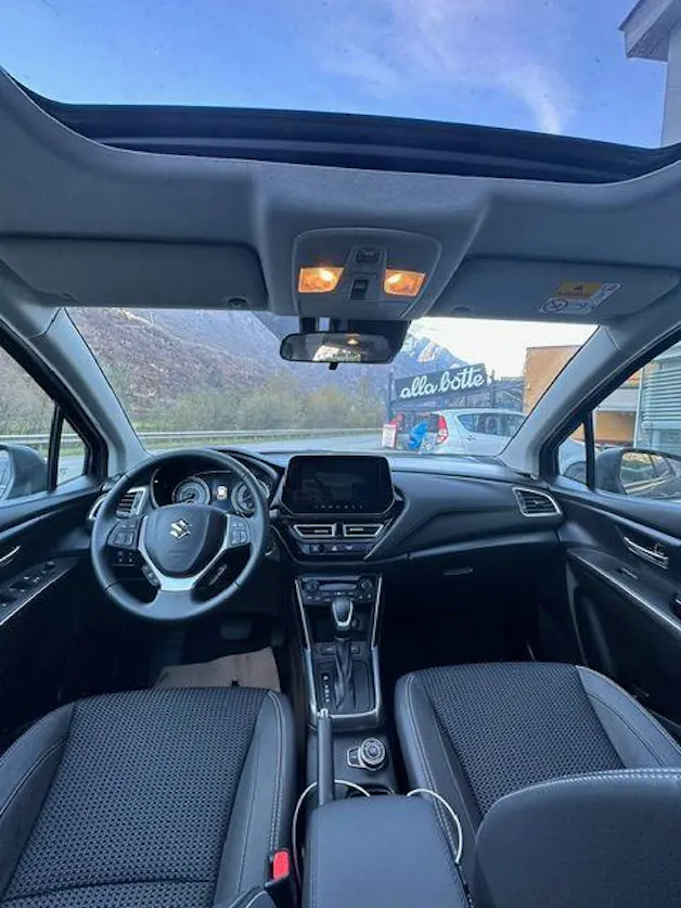 Suzuki S-Cross 1.5 Compact Top Hybrid 4x4