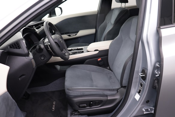 LEXUS RZ 450e Excellence 2