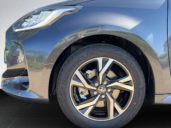 Vehicle image 18 Vehicle image 18