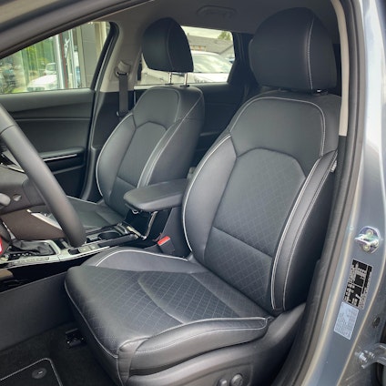 Vehicle image 13 Vehicle image 13