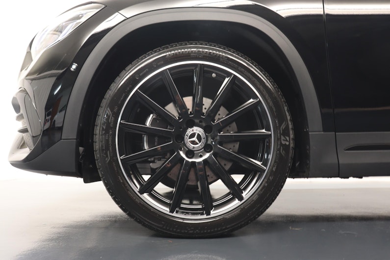 Vehicle image MERCEDES-BENZ GLA 220