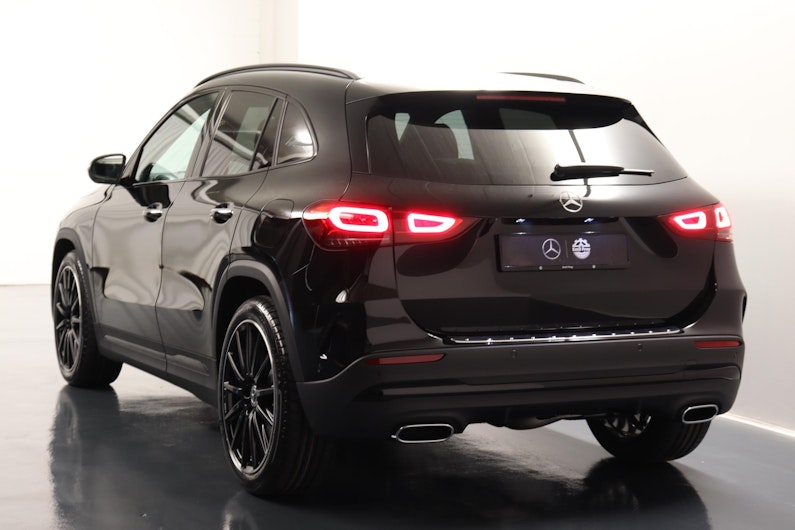 Vehicle image MERCEDES-BENZ GLA 220