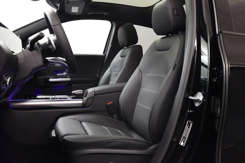 Vehicle image MERCEDES-BENZ GLA 220