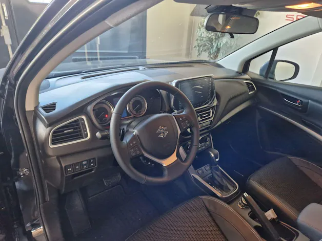 Suzuki S-Cross 1.5 Compact Top Hybrid 4x4