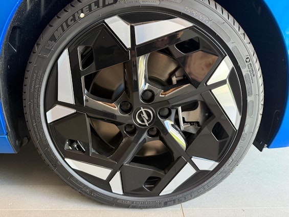 Vehicle image 6 Vehicle image 6