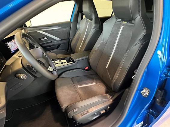 Vehicle image 4 Vehicle image 4