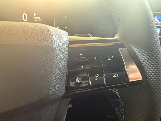 Vehicle image 15 Vehicle image 15