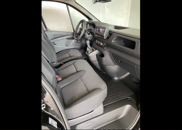 Nissan Primastar Kombi 2.8 t L1 H1 2.0 dCi 170 Acenta 9P