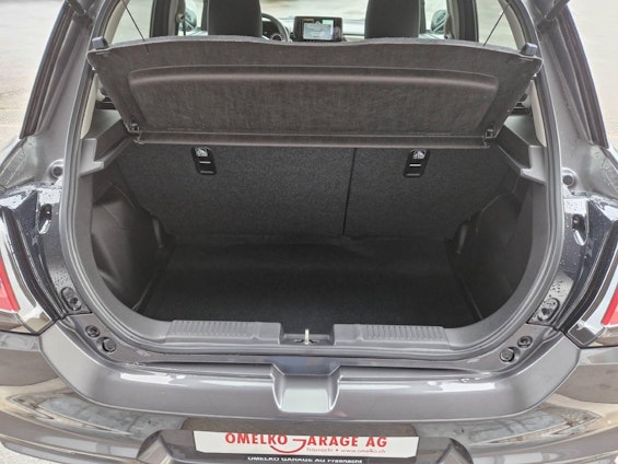 Vehicle image 4 Vehicle image 4